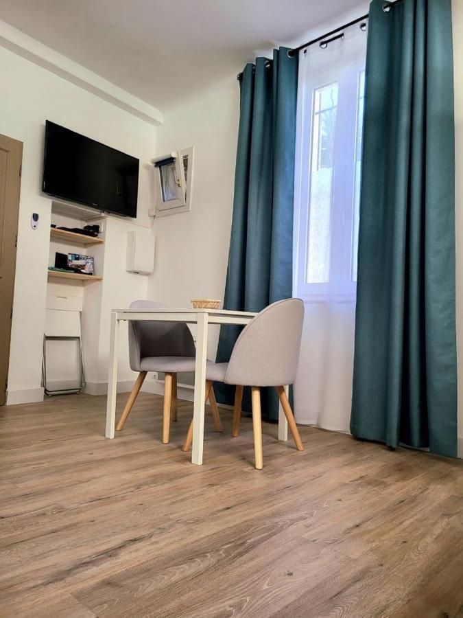 Chez Melanie Et Rodolphe Apartment Ла Сиота Екстериор снимка